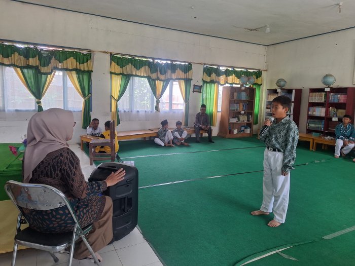 Asah Potensi Menuju Prestasi: Peserta KOMPAS MTsN 4 Kerinci Gelar Latihan Intensif Bersama Pembina Asah Potensi Menuju Prestasi: Peserta KOMPAS MTsN 4 Kerinci Gelar Latihan Intensif Bersama Pembina