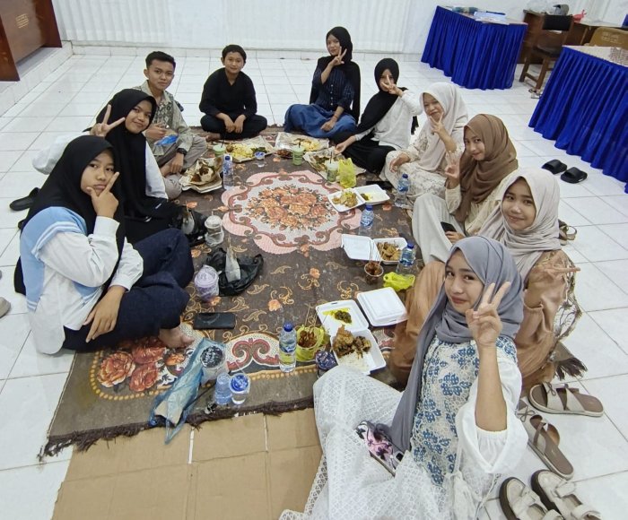 Usai Berbagi Takjil, OSIM MTsN 4 Kerinci Gelar Buka Puasa Bersama