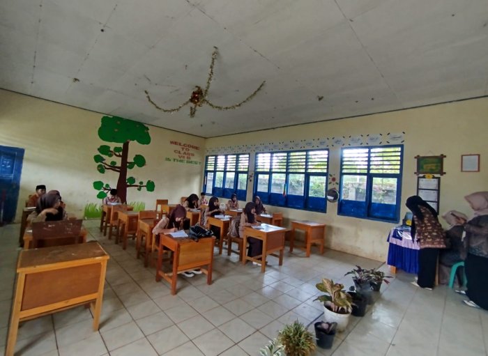 Ramadhan Bukan Alasan Malas, Tim Khusus MTsN 4 Kerinci Lakukan Inspeksi Kehadiran Siswa di Kelas